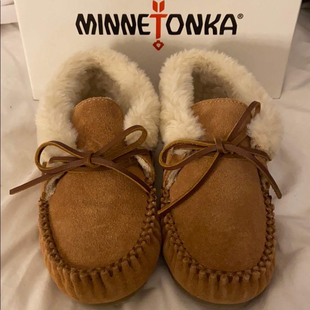 NIB Minnetonka Moccasins